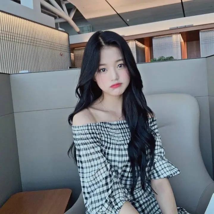 (화보인줄..ㄷㄷ) 공항 라운지 장원영.jpg