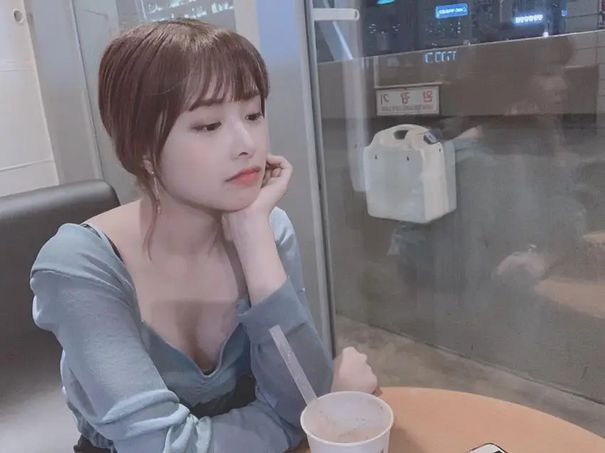 에이프릴 김채원 @Instagram