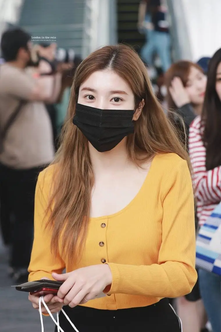 출국하는.. #아이즈원 #권은비.jpg