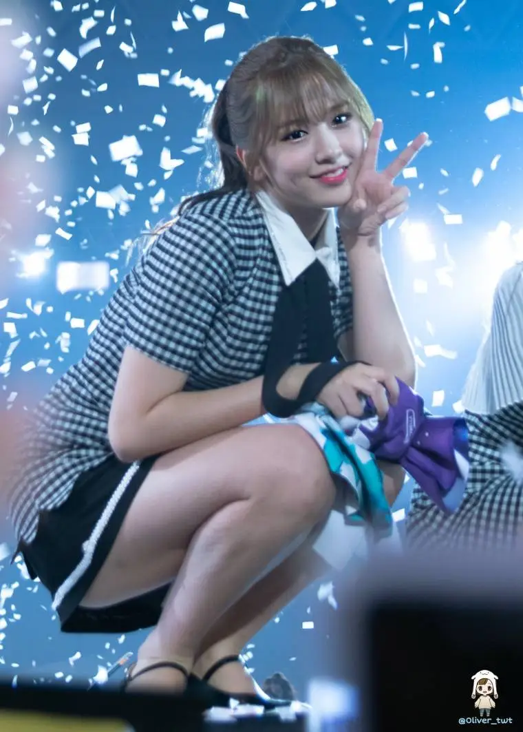 V 하는 #안유진 #아이즈원