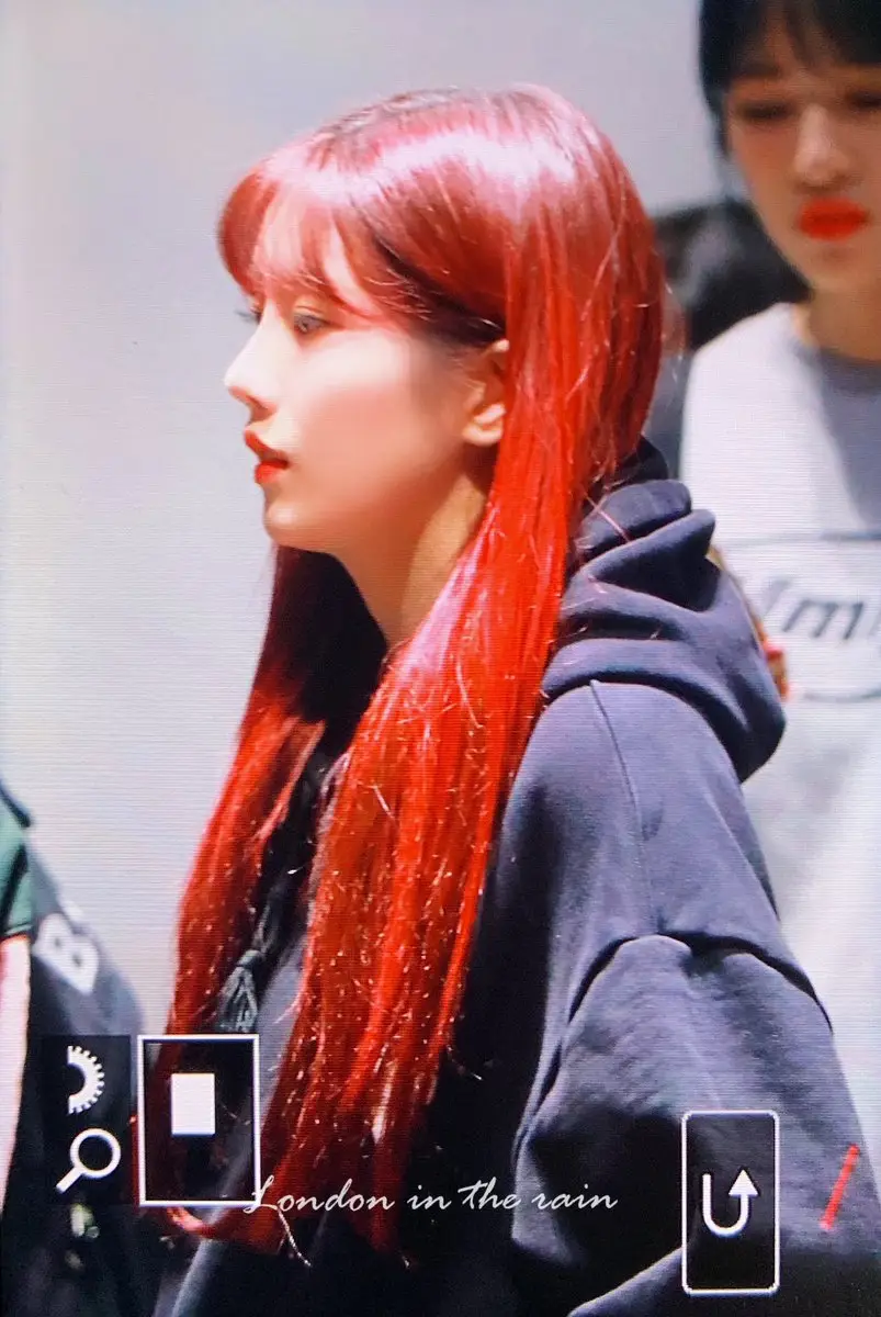 빨간머리 아이즈원 권은비