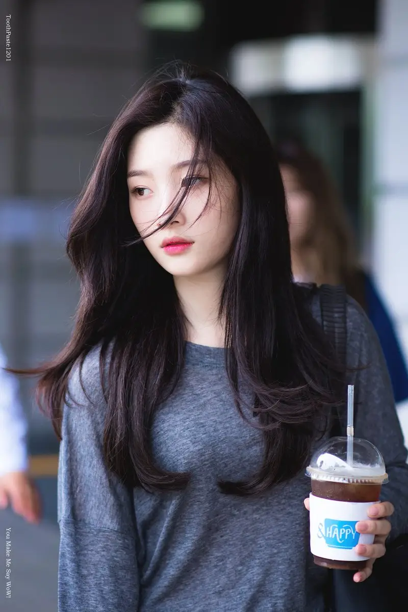 앞머리 잘랐던 정채연.jpg
