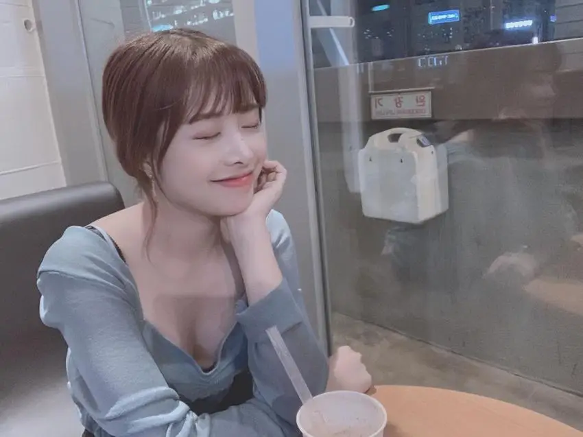 에이프릴 김채원 @Instagram