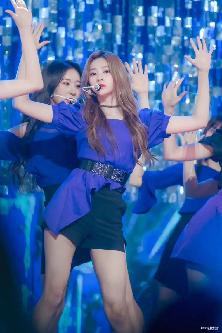 무대위..# 아이즈원 #김민주.jpg