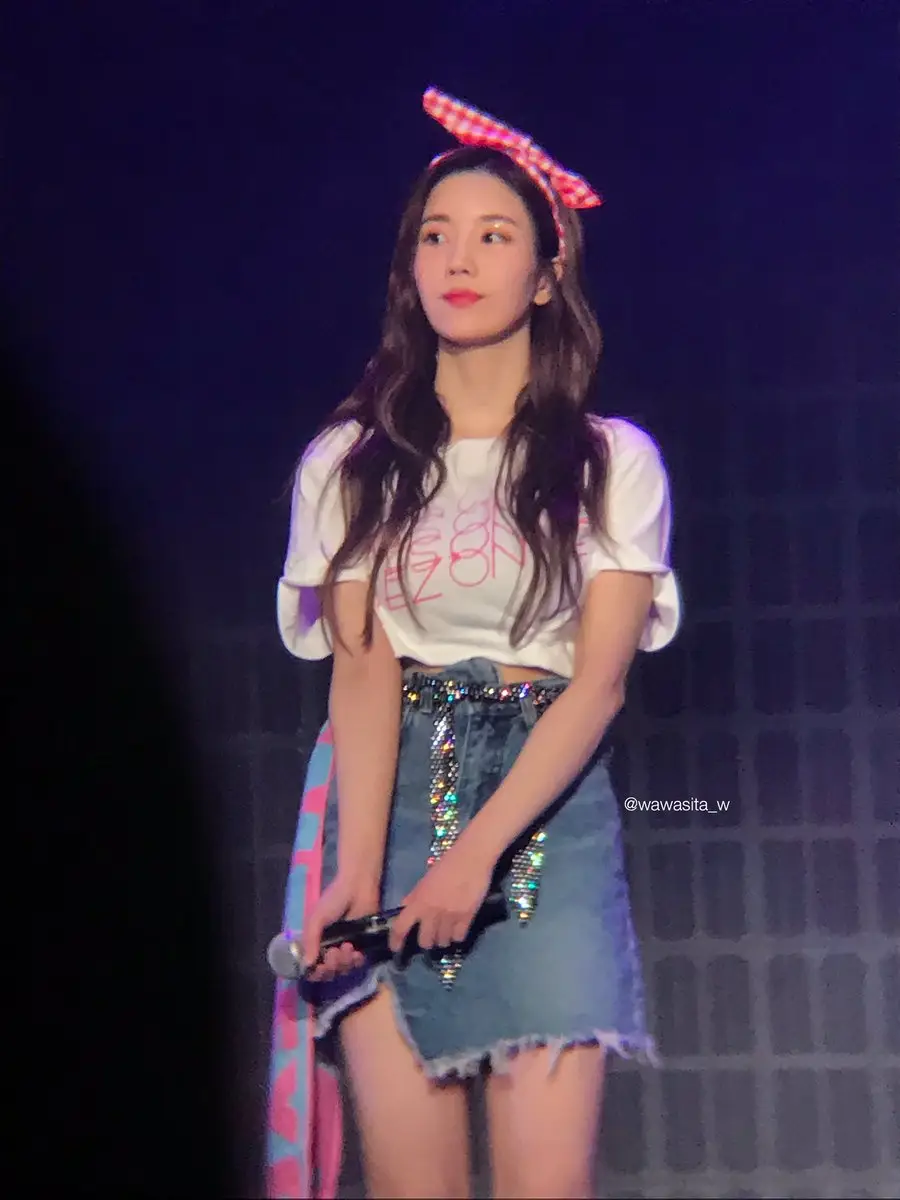 모닝 권은비.jpg