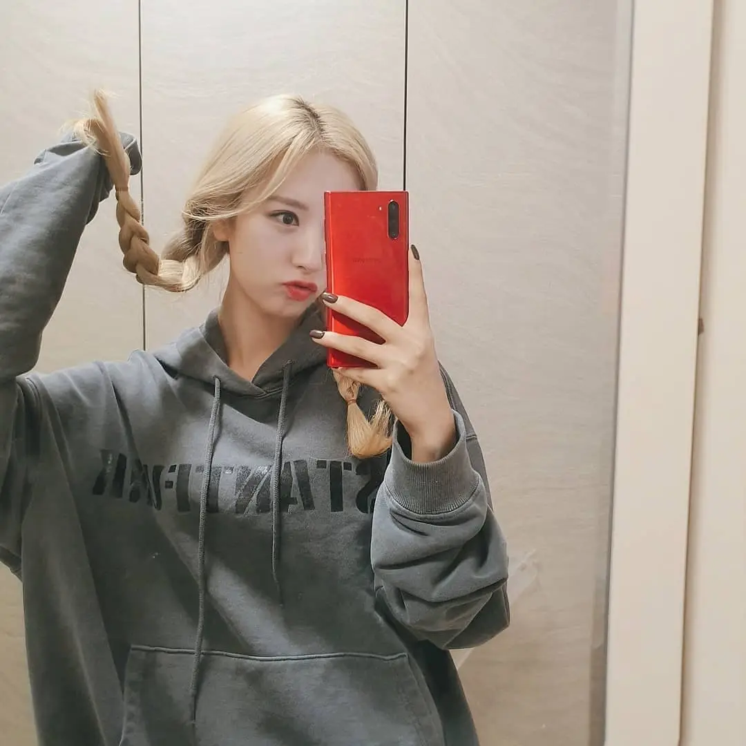금발 보나