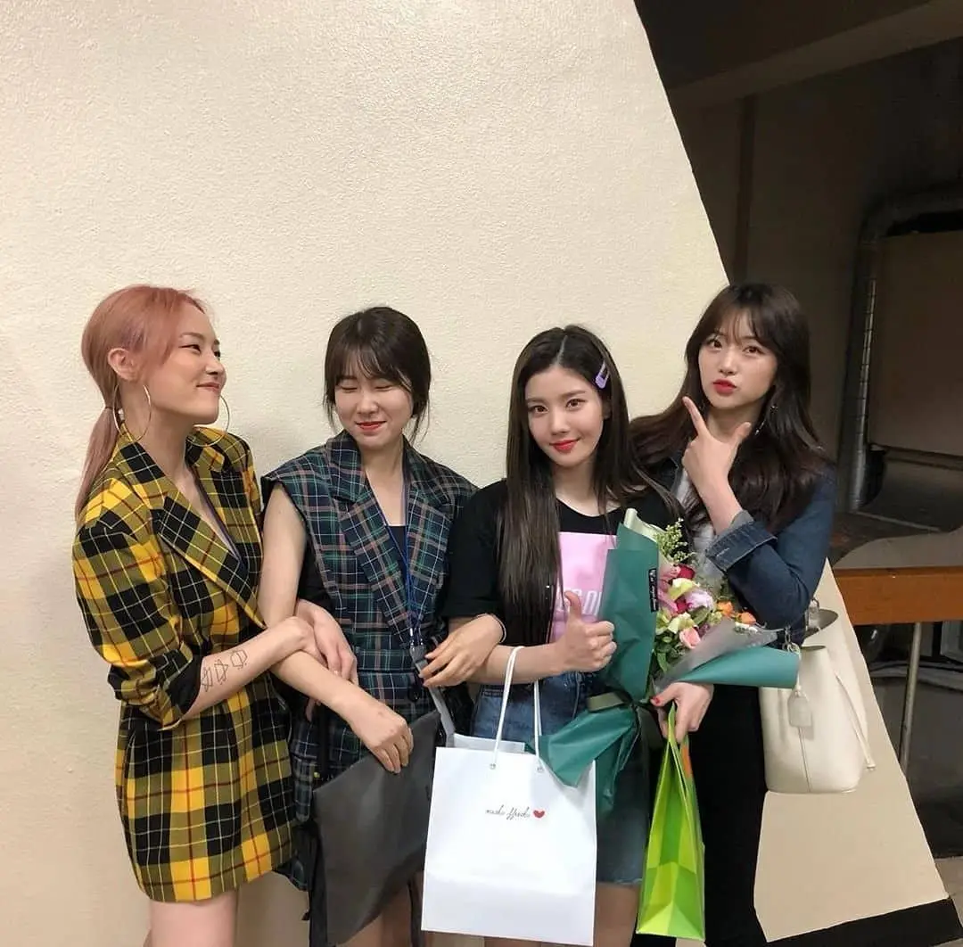 #아이즈원 #은비 보러온 예아 멤버들.jpg