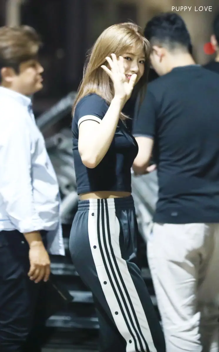 퇴근하는 #안유진.jpg