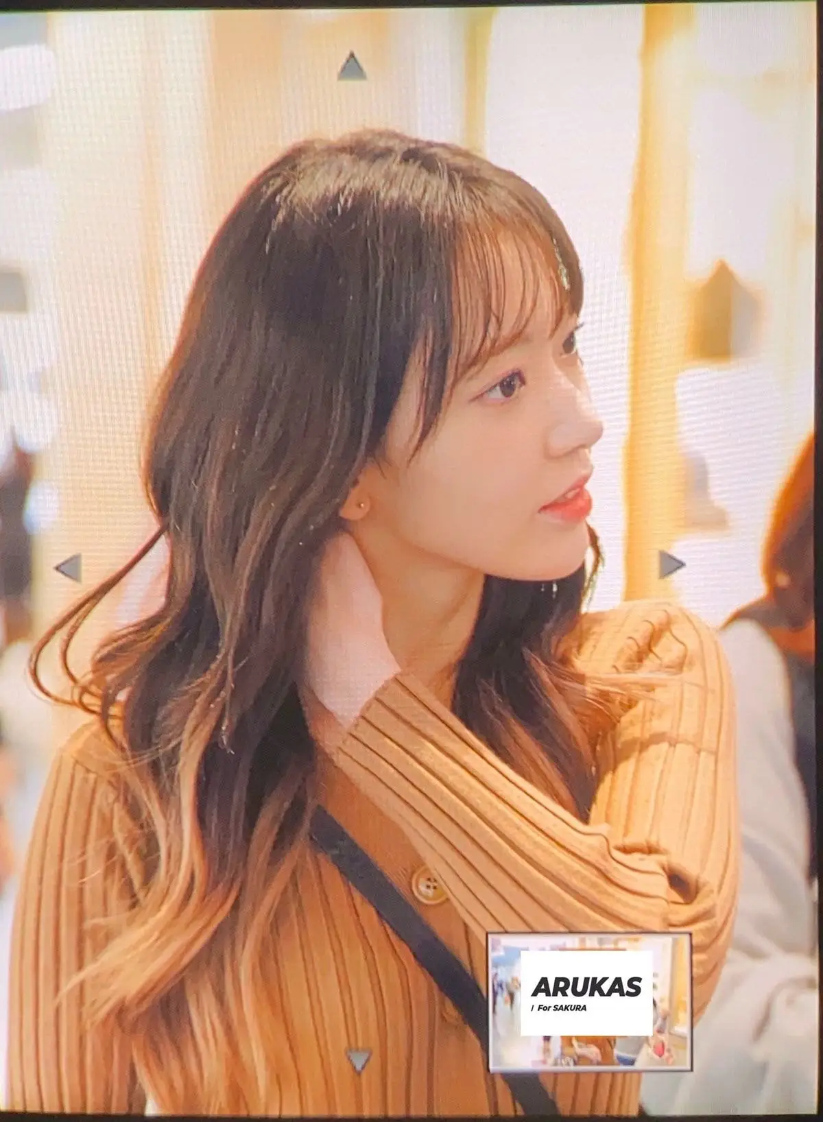 오늘자 긴머리 웨이브로 나타난 사쿠라