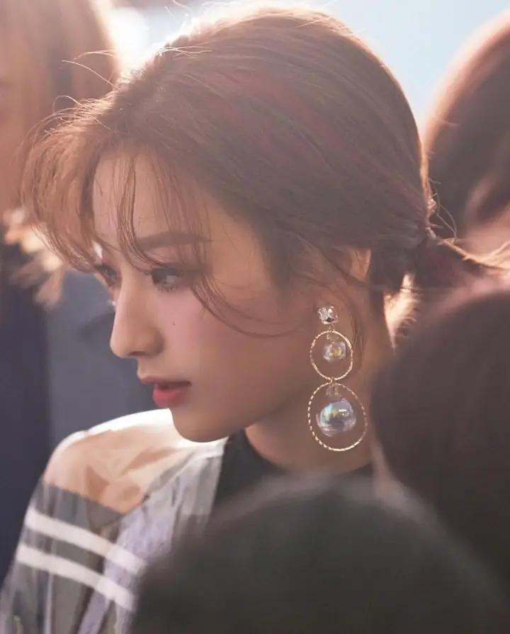 #프로미스나인 캡틴 #새롬.jpg