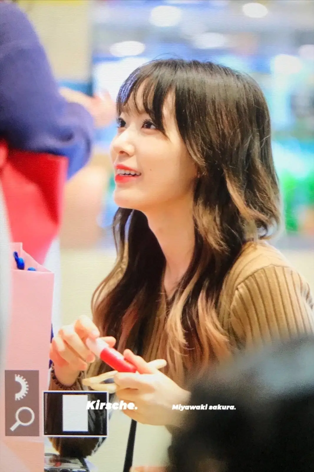 오늘자 긴머리 웨이브로 나타난 사쿠라