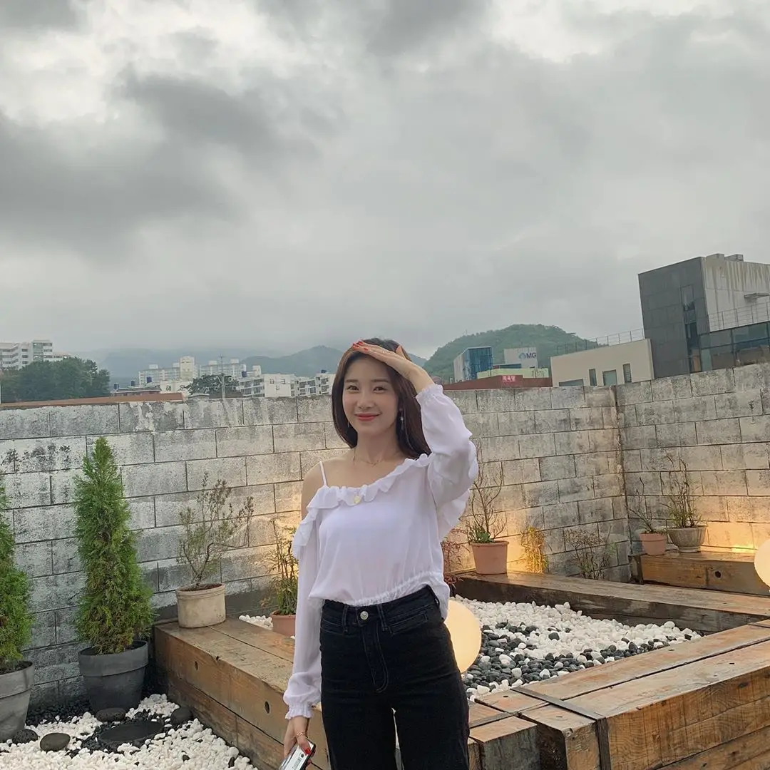 에이프릴 윤채경 (공인별)