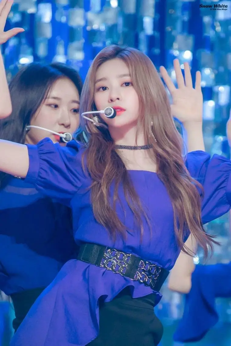 무대위..# 아이즈원 #김민주.jpg