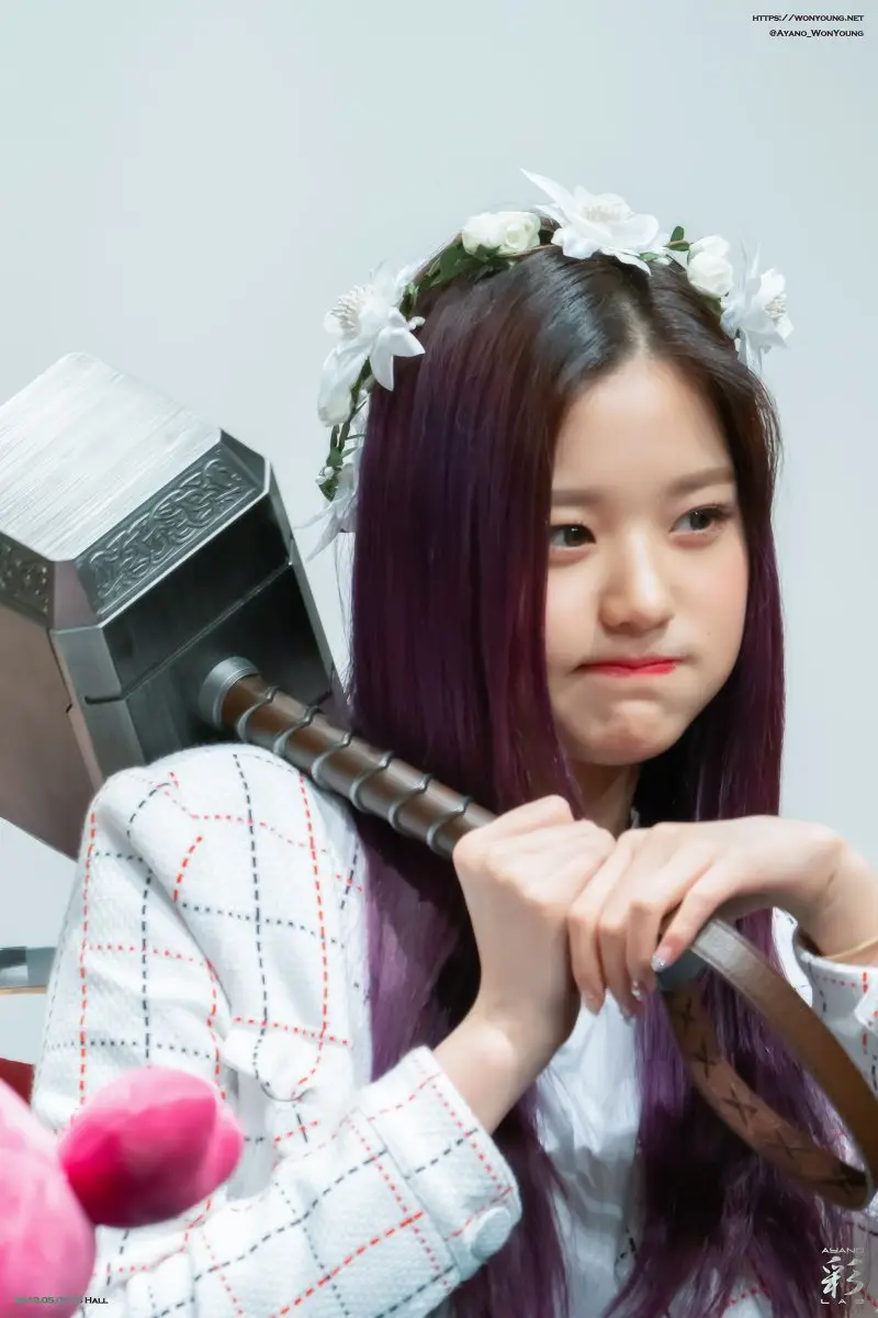 묠니르 든 #장원영 #아이즈원