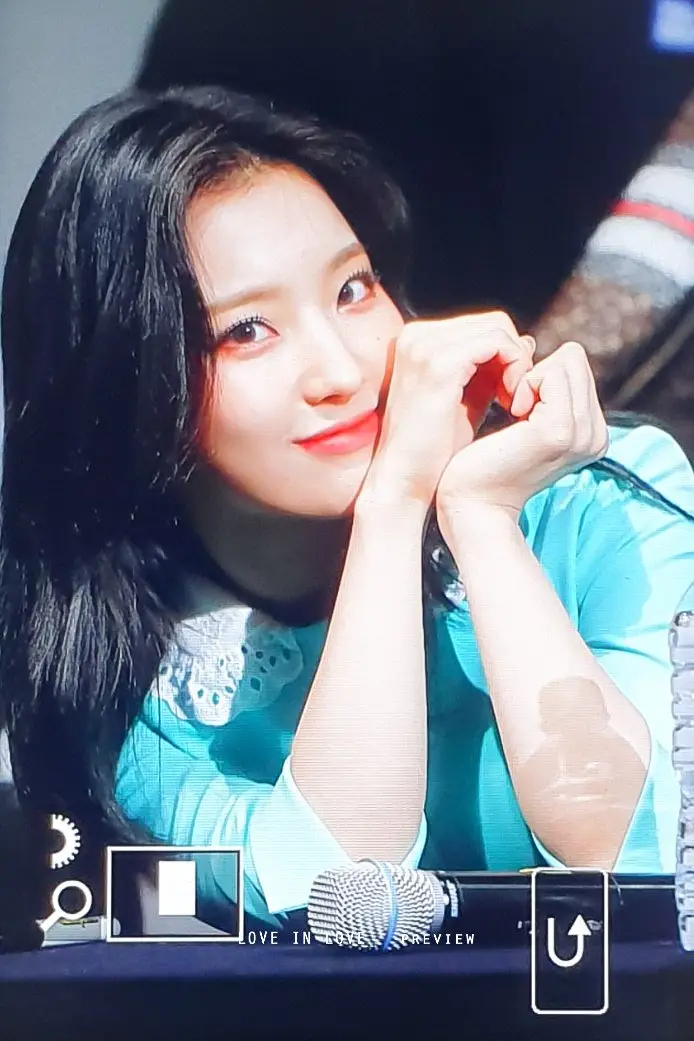 #프로미스나인 #이새롬 (팬사인회).jpg
