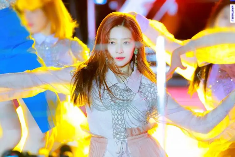 무대위 # 아이즈원 #김민주.jpg