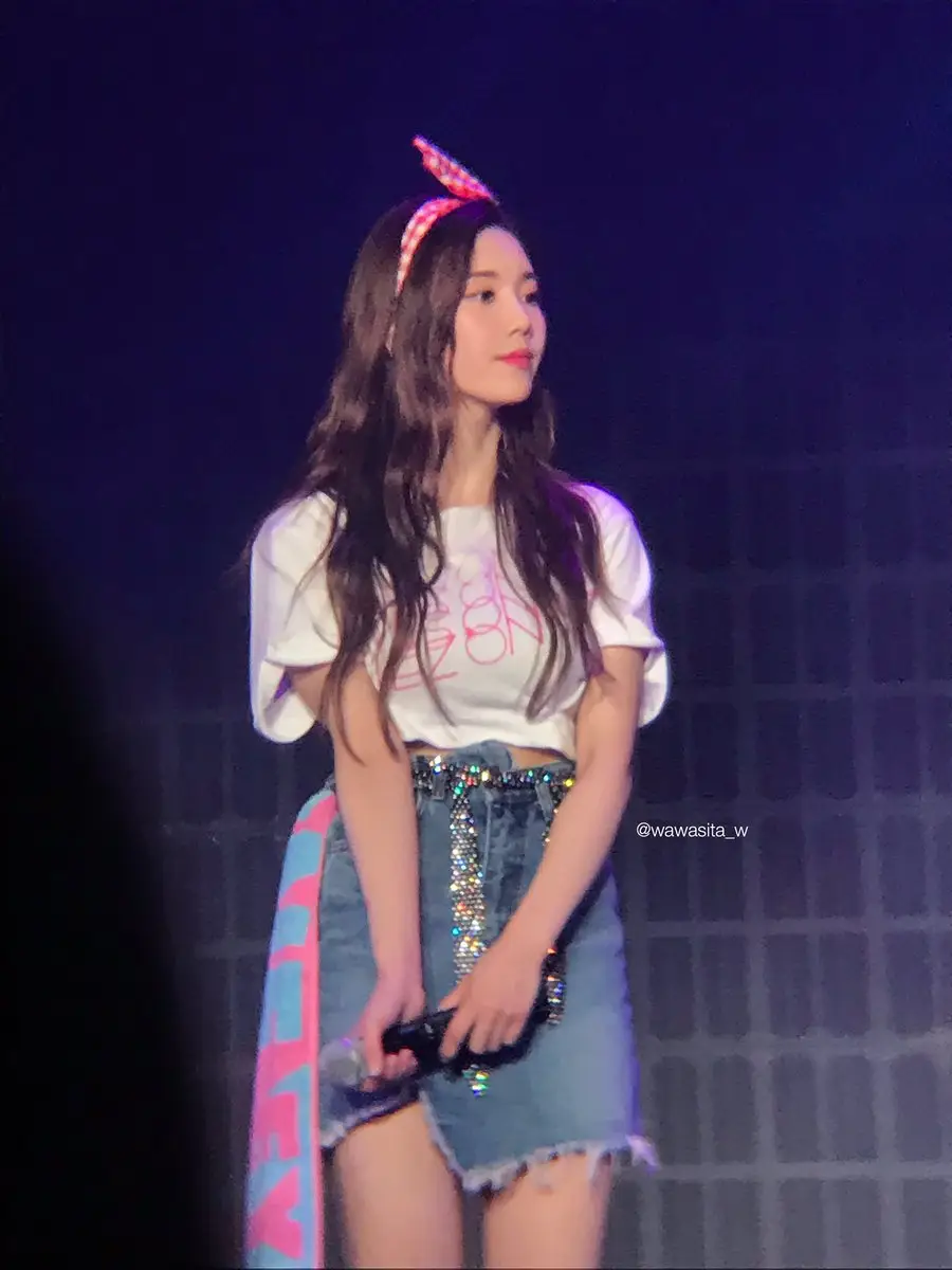 모닝 권은비.jpg