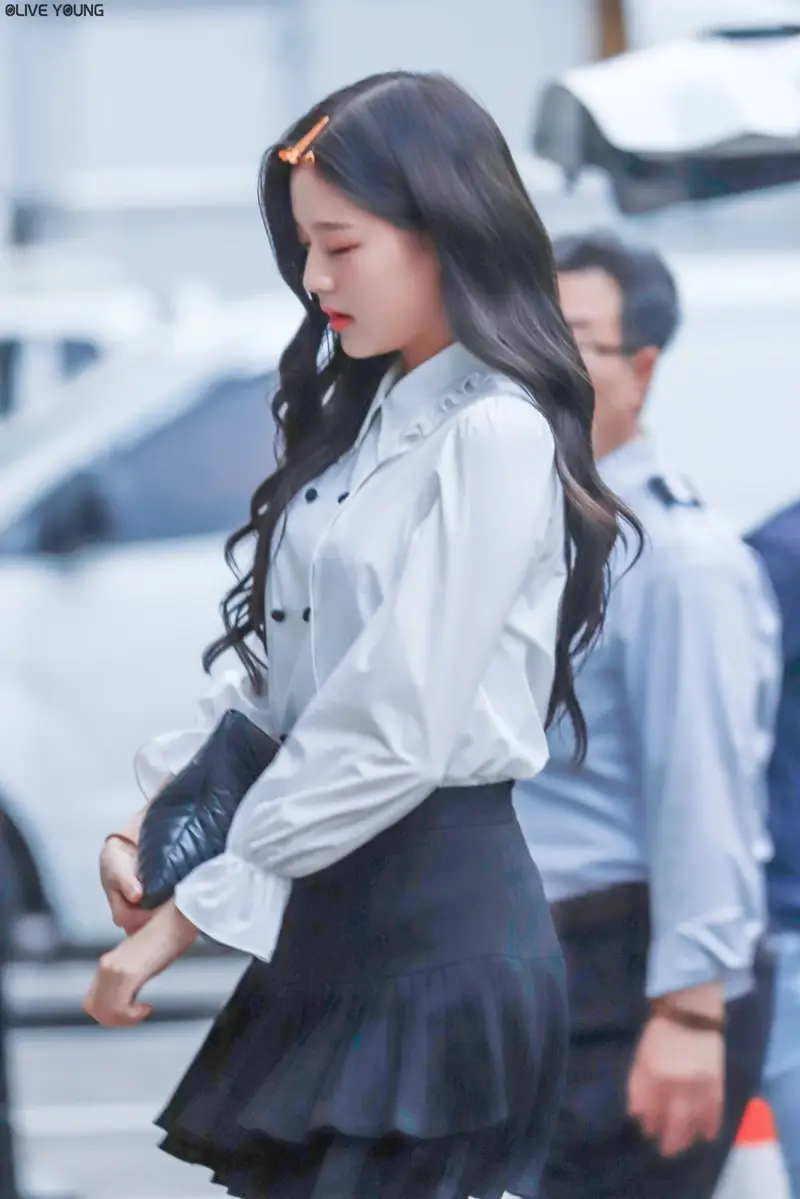 출근하는 원영이 #아이즈원.jpg