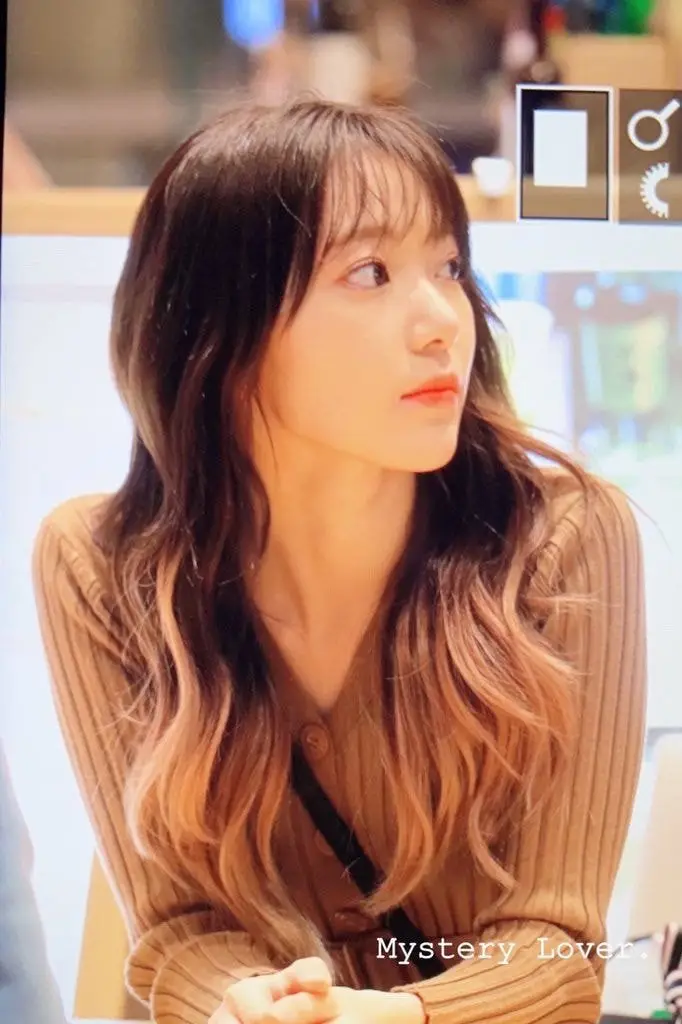 오늘자 긴머리 웨이브로 나타난 사쿠라