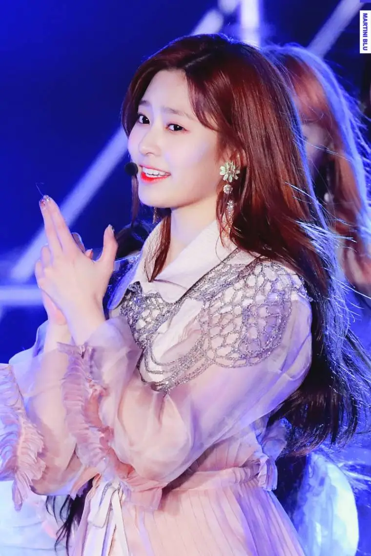 무대위 # 아이즈원 #김민주.jpg
