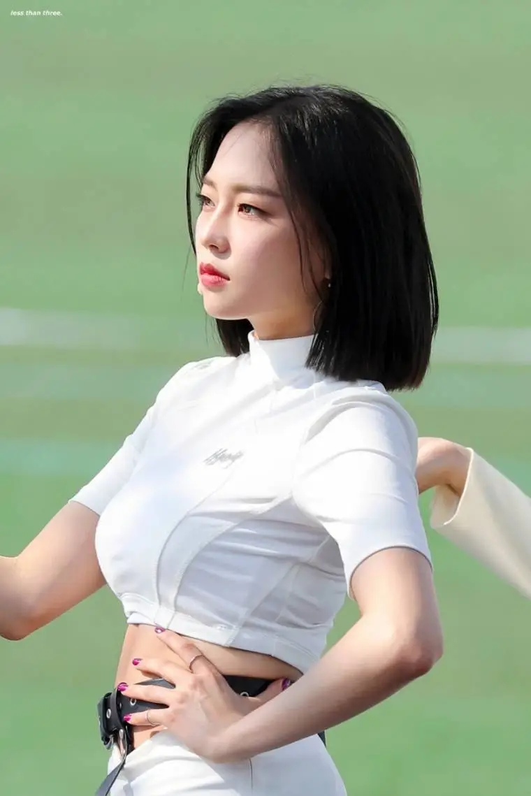 자연광 받는 #장예은