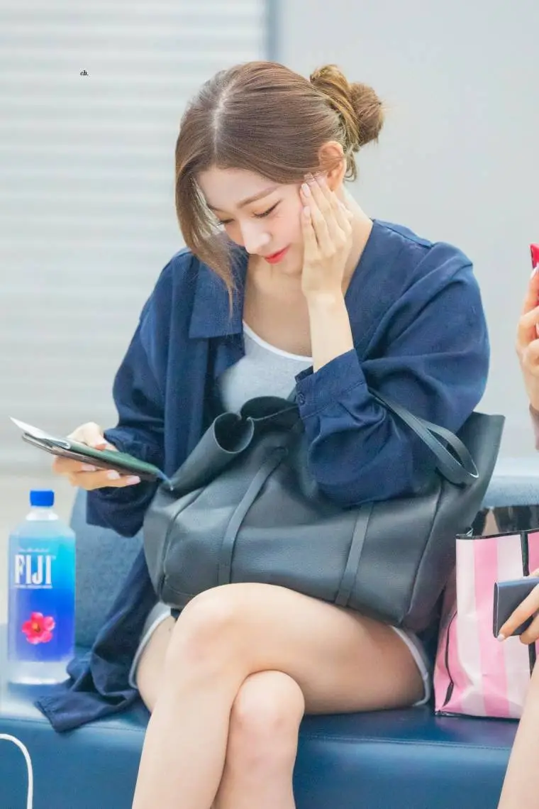프로미스나인 이채영 공항패션