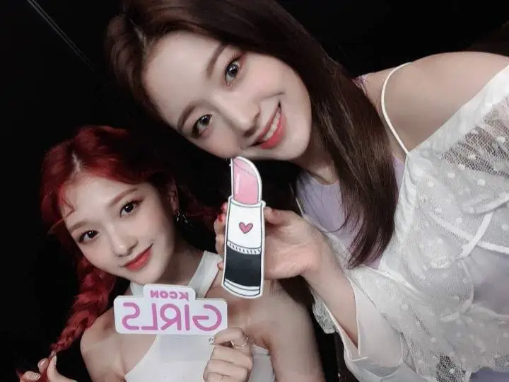 프로미스나인 KCON.jpg (MC 유키카)