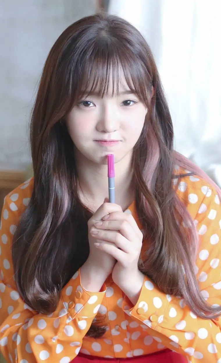 프로미스나인 노지선 모음.jpg