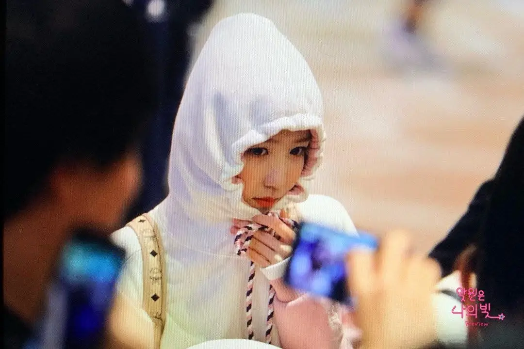 오늘자 헤어스타일 꽁꽁 숨긴 아이즈원 히토미