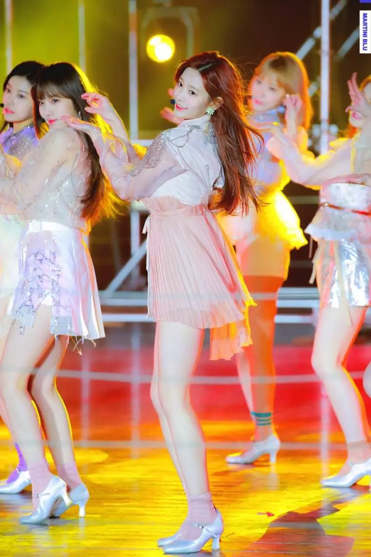 무대위 # 아이즈원 #김민주.jpg