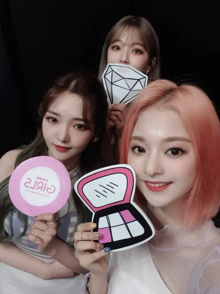 프로미스나인 KCON.jpg (MC 유키카)