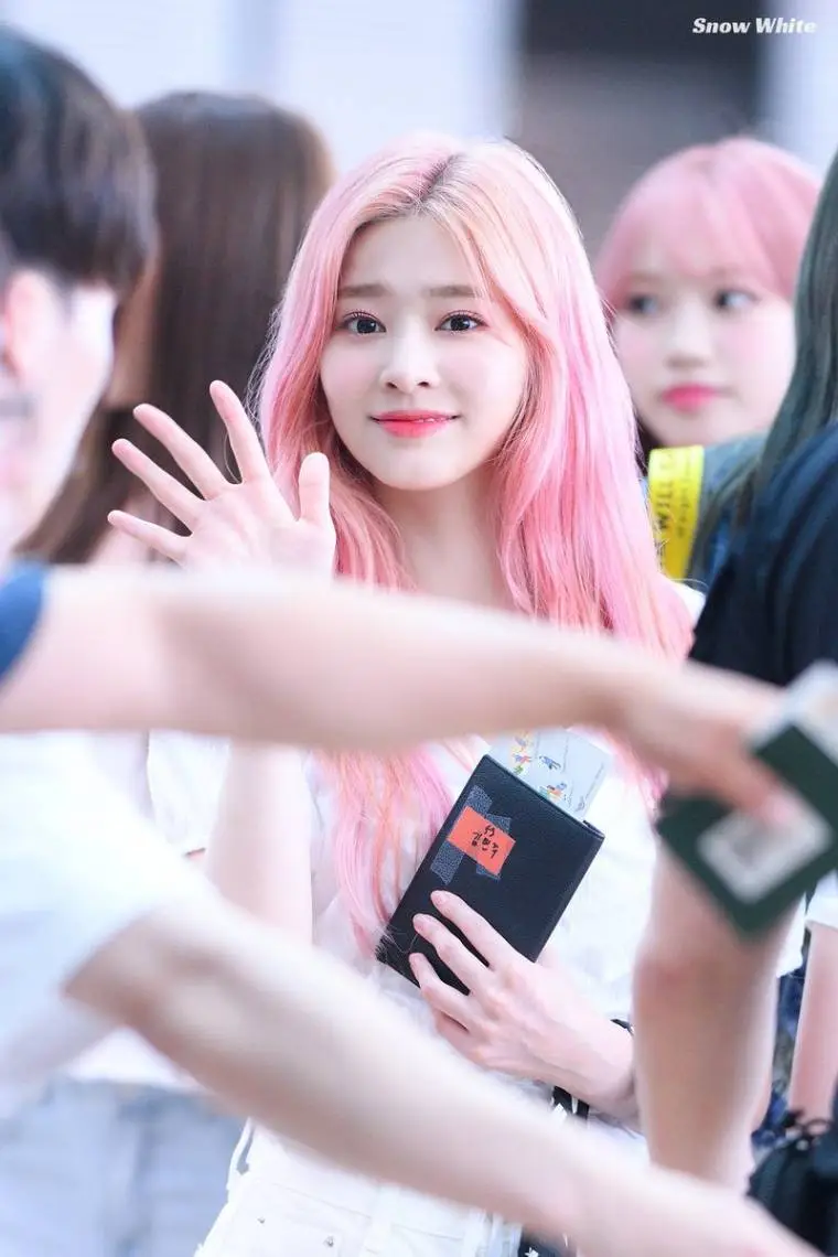 #아이즈원 핑크 민주.jpg