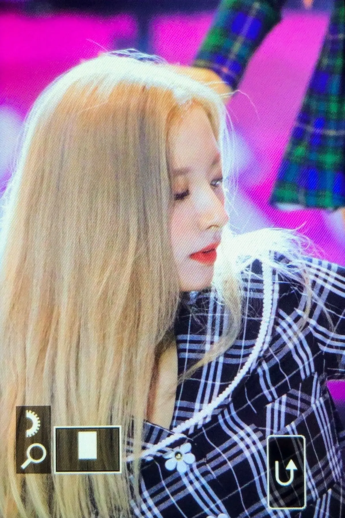 오늘자 우주소녀 보나.jpg