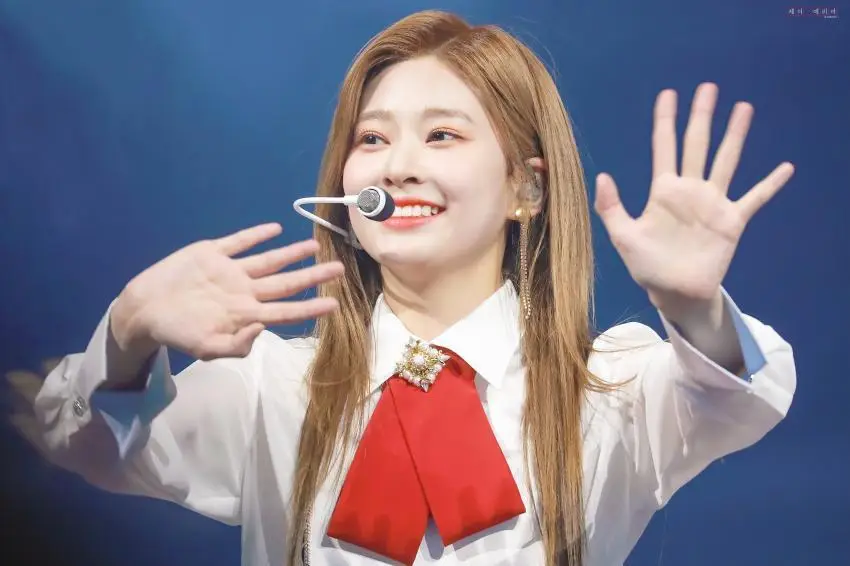 무대위 #아이즈원 #김민주