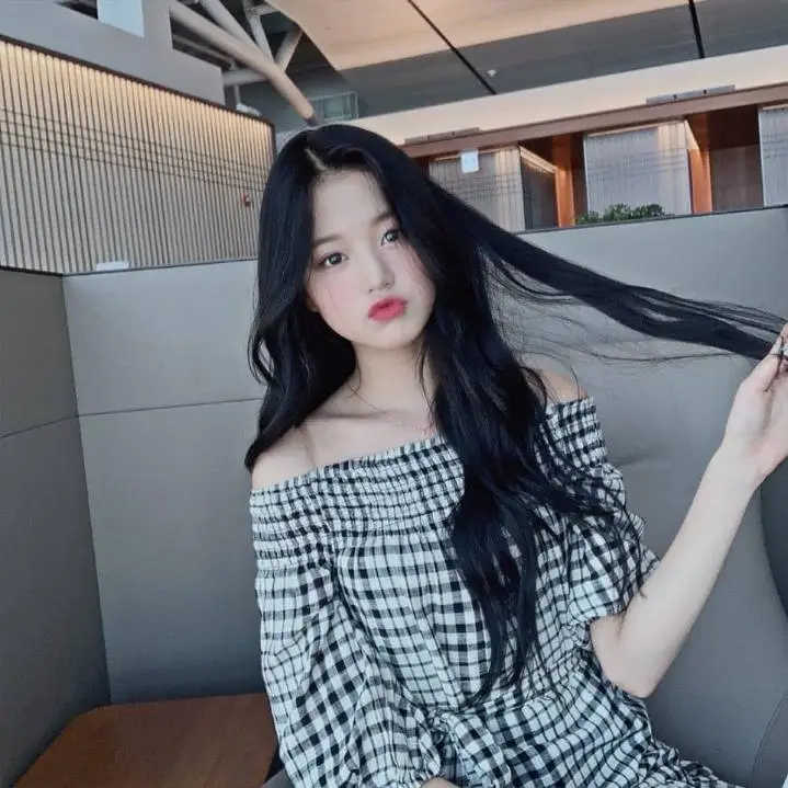 (화보인줄..ㄷㄷ) 공항 라운지 장원영.jpg