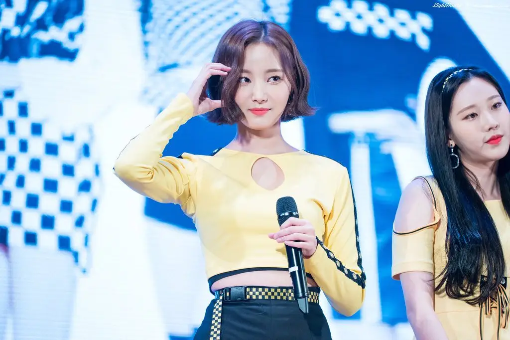 단발 #모모랜드 #연우 모음.jpgif