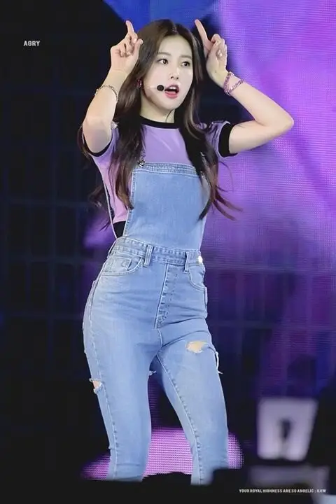 강혜원 멜빵 청바지