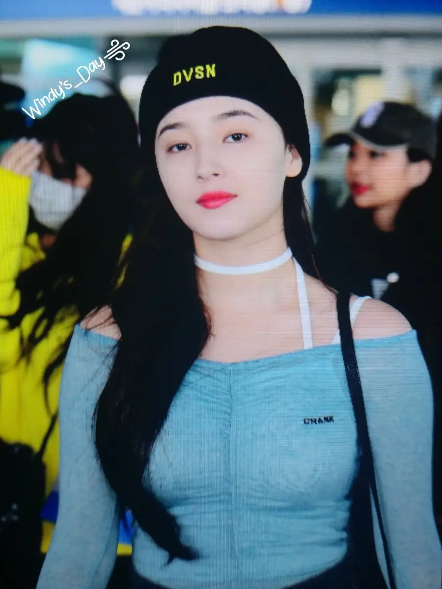 출국하는 모모랜드 낸시 + insta