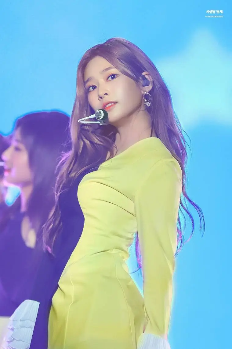 무대위..# 아이즈원 #김민주.jpg