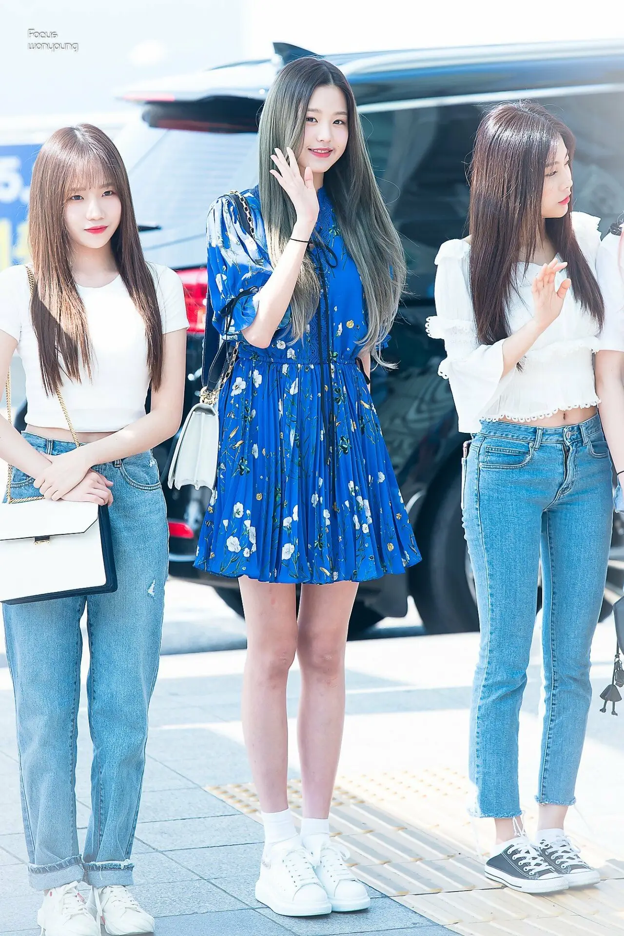 블루 드레스...출국길 #아이즈원 #장원영.jpg