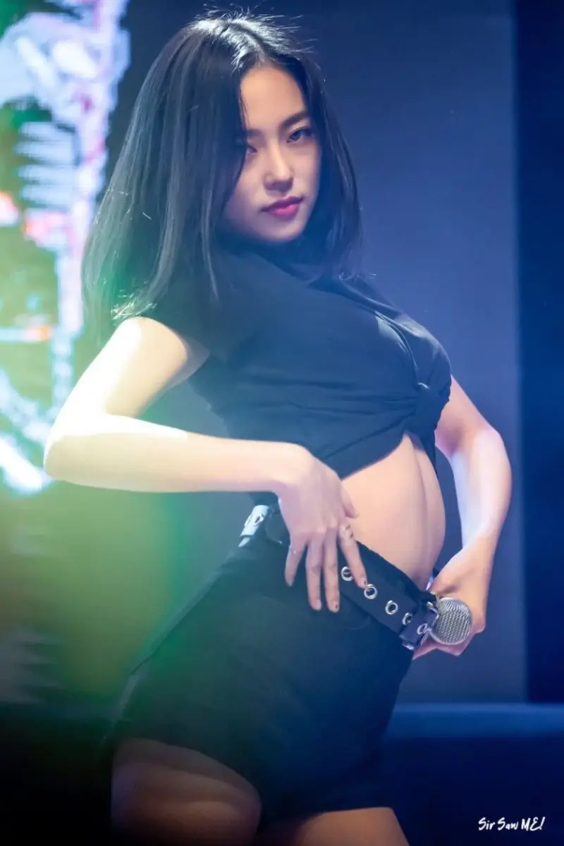 뇌쇄적인 CLC 예은.jpg