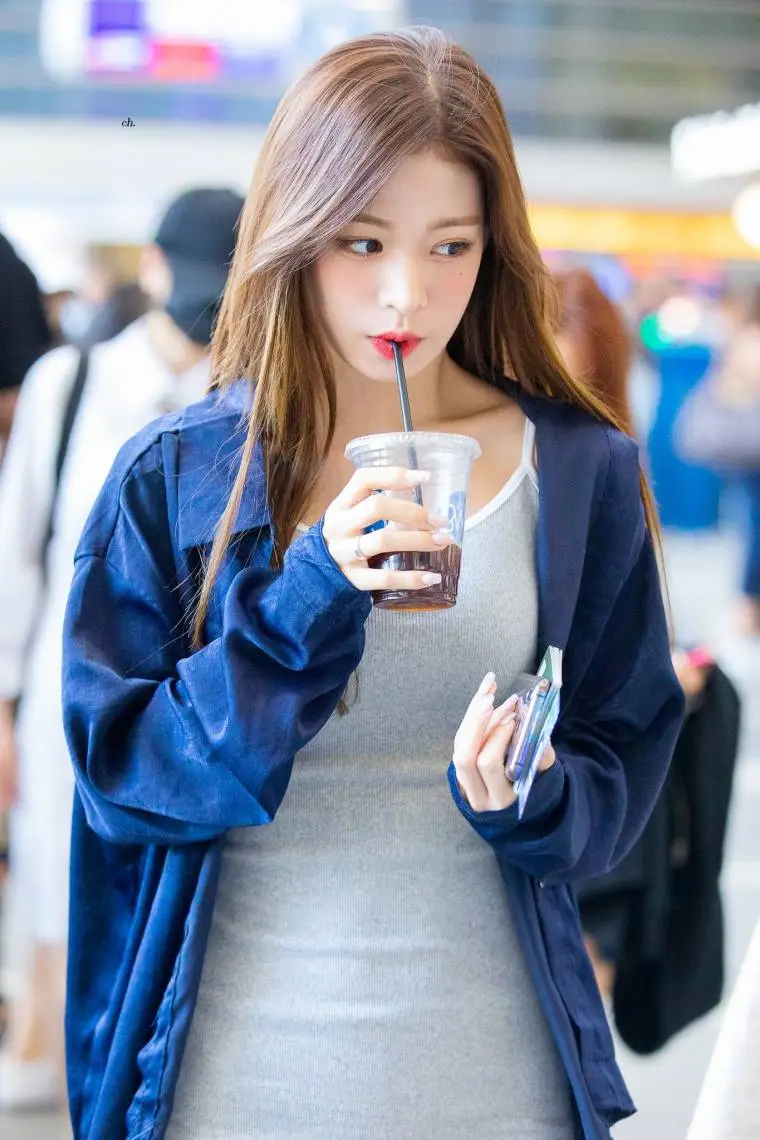 프로미스나인 이채영 공항패션