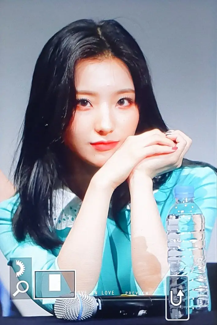 #프로미스나인 #이새롬 (팬사인회).jpg