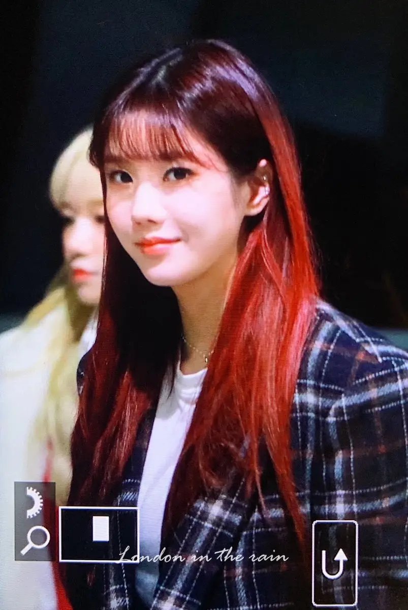 빨간머리 아이즈원 권은비