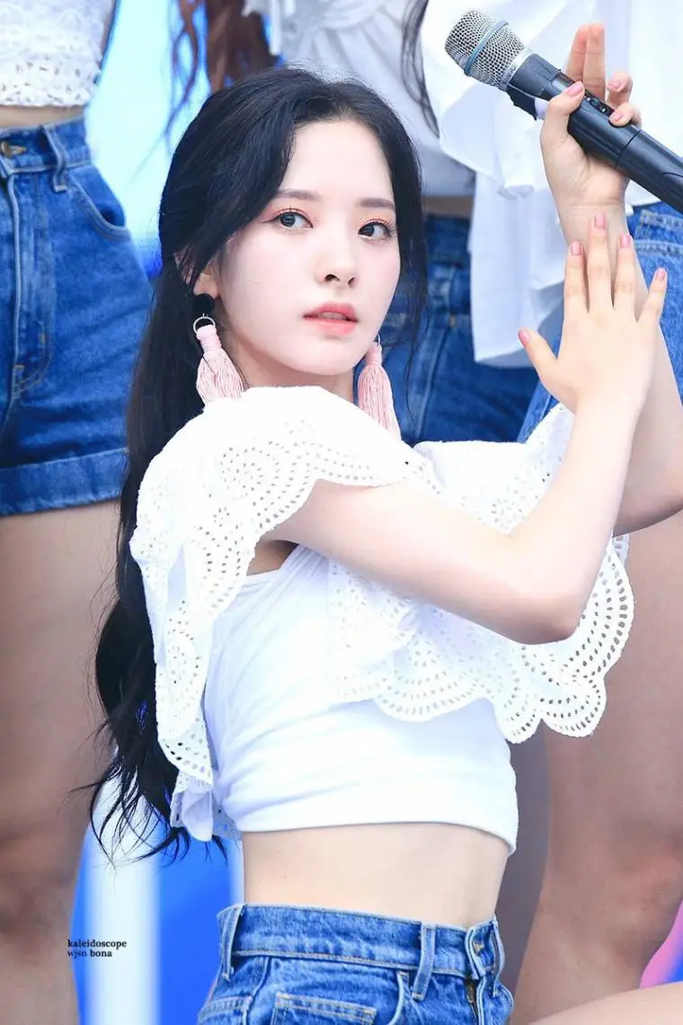 우주소녀 보나.jpg