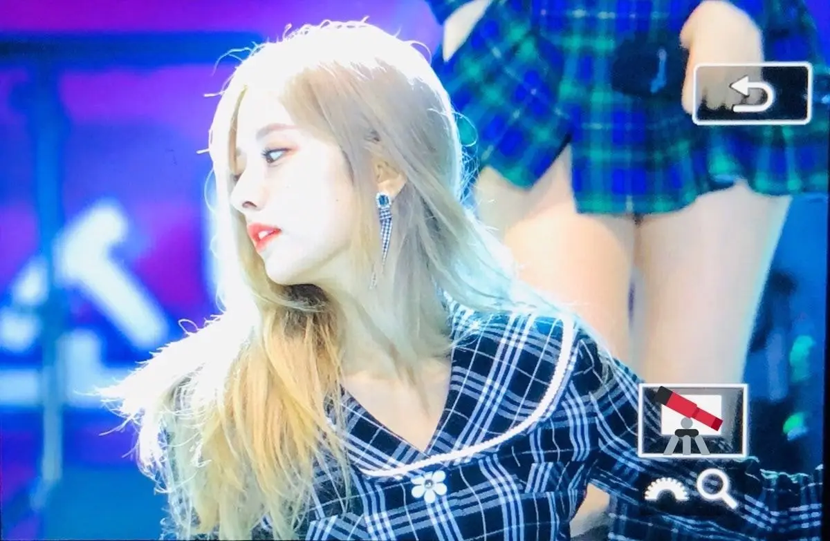오늘자 우주소녀 보나.jpg