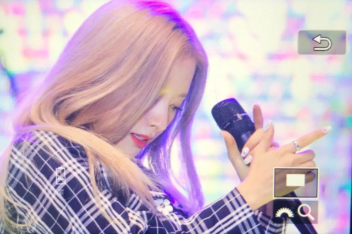 오늘자 우주소녀 보나.jpg
