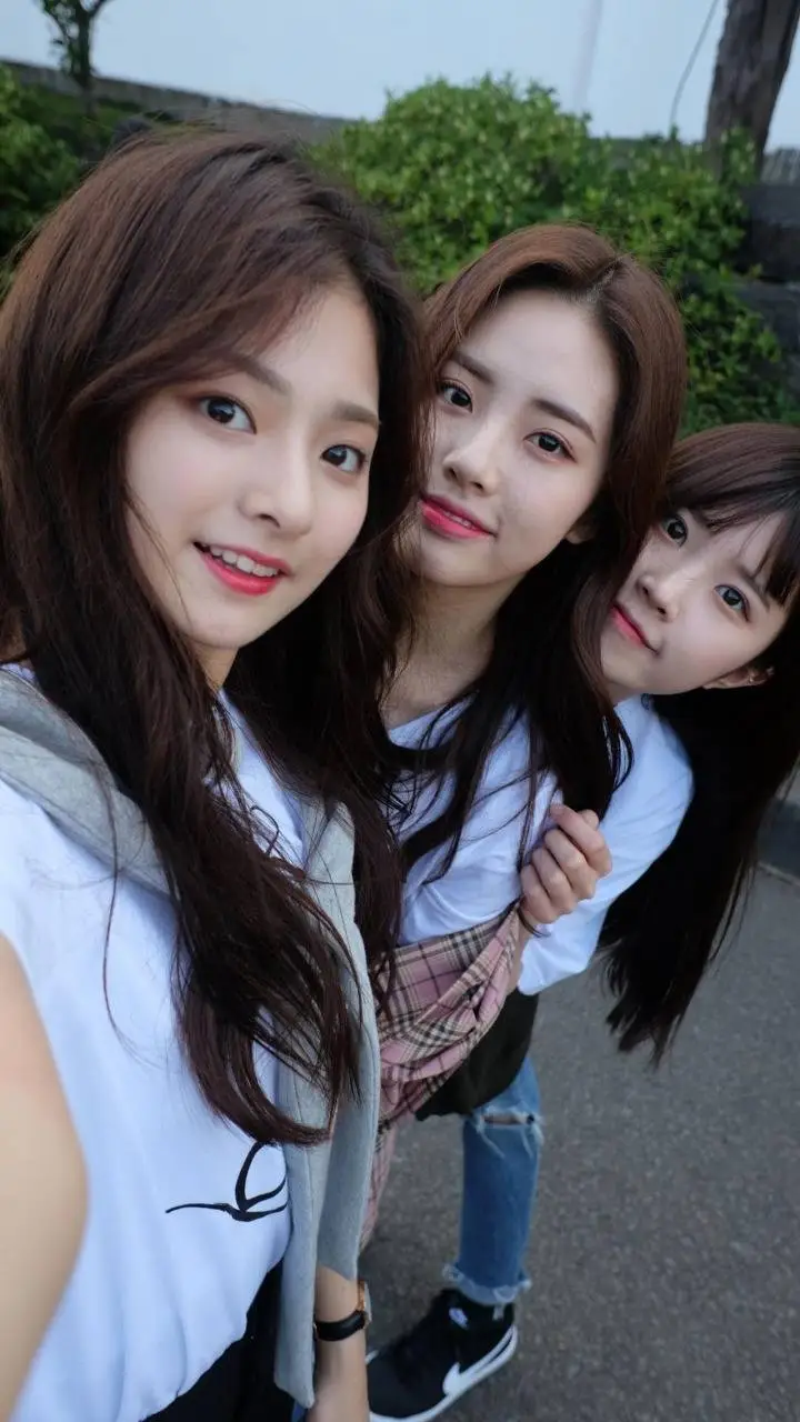 송하영과 미녀들.jpg