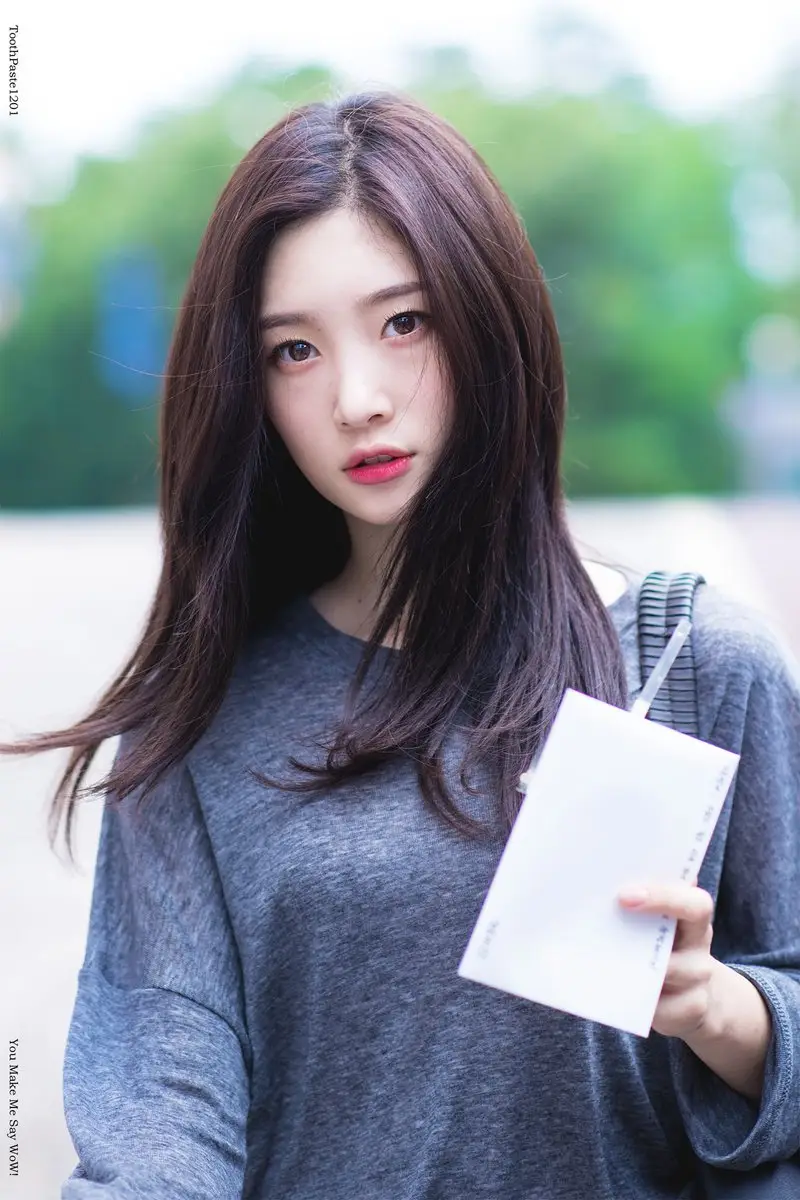앞머리 잘랐던 정채연.jpg