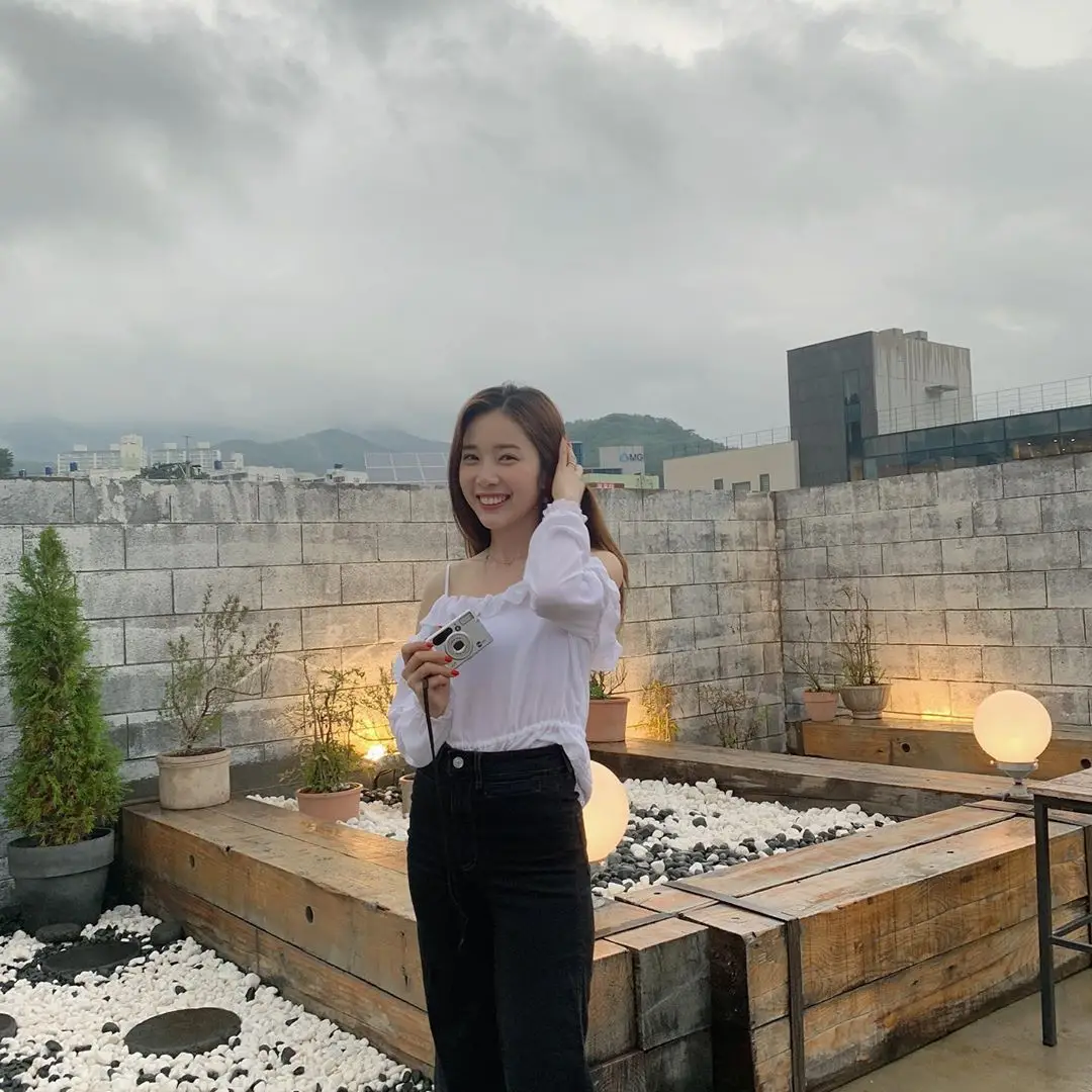 에이프릴 윤채경 (공인별)